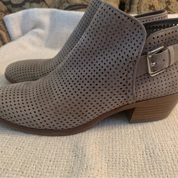 Sam Edelman Paula Taupe Perforated Leather Ankle Bootie Women Size 8.5 - Picture 5 of 9